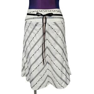 My Michelle White & Black‎ Embroidered Cottage A-Line Skirt Size 5/6 Juniors